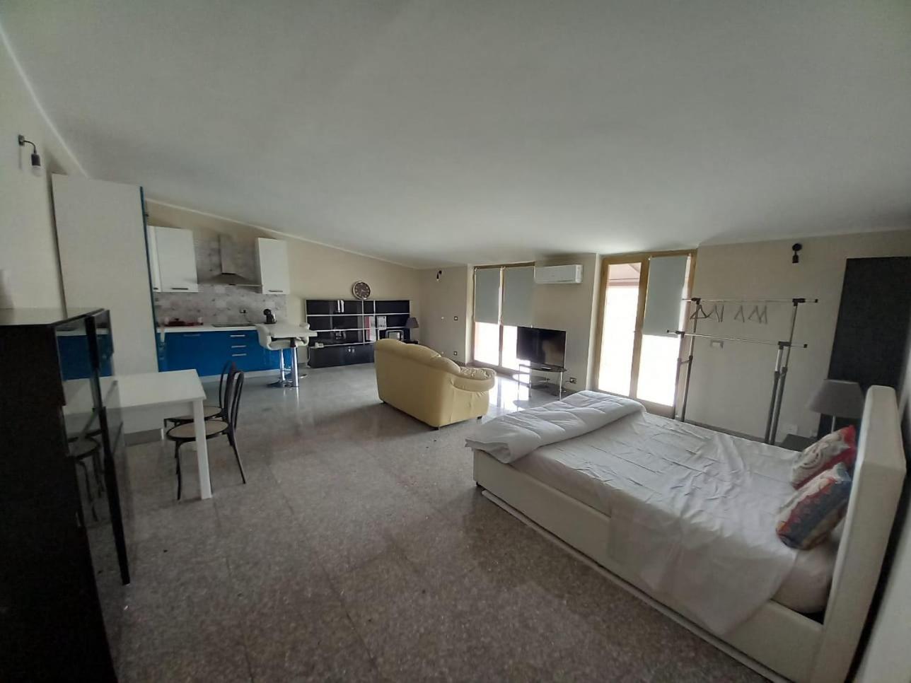 Bluesky Apartment - Third Floor Джардини Наксос Екстериор снимка
